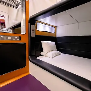 Yotelair London Gatwick Airport מלון קפסולה